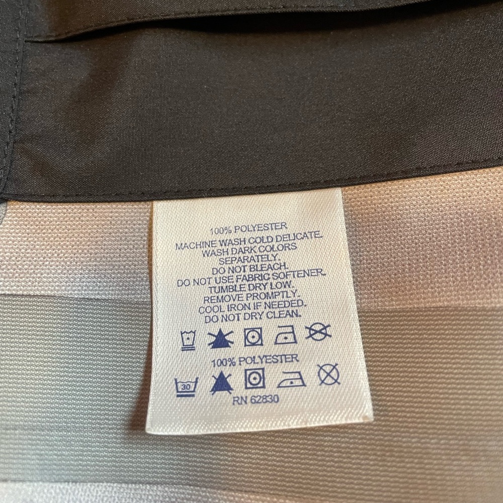 Lands’ End Women’s Rain Jacket ☔️ - Picture 6 of 13